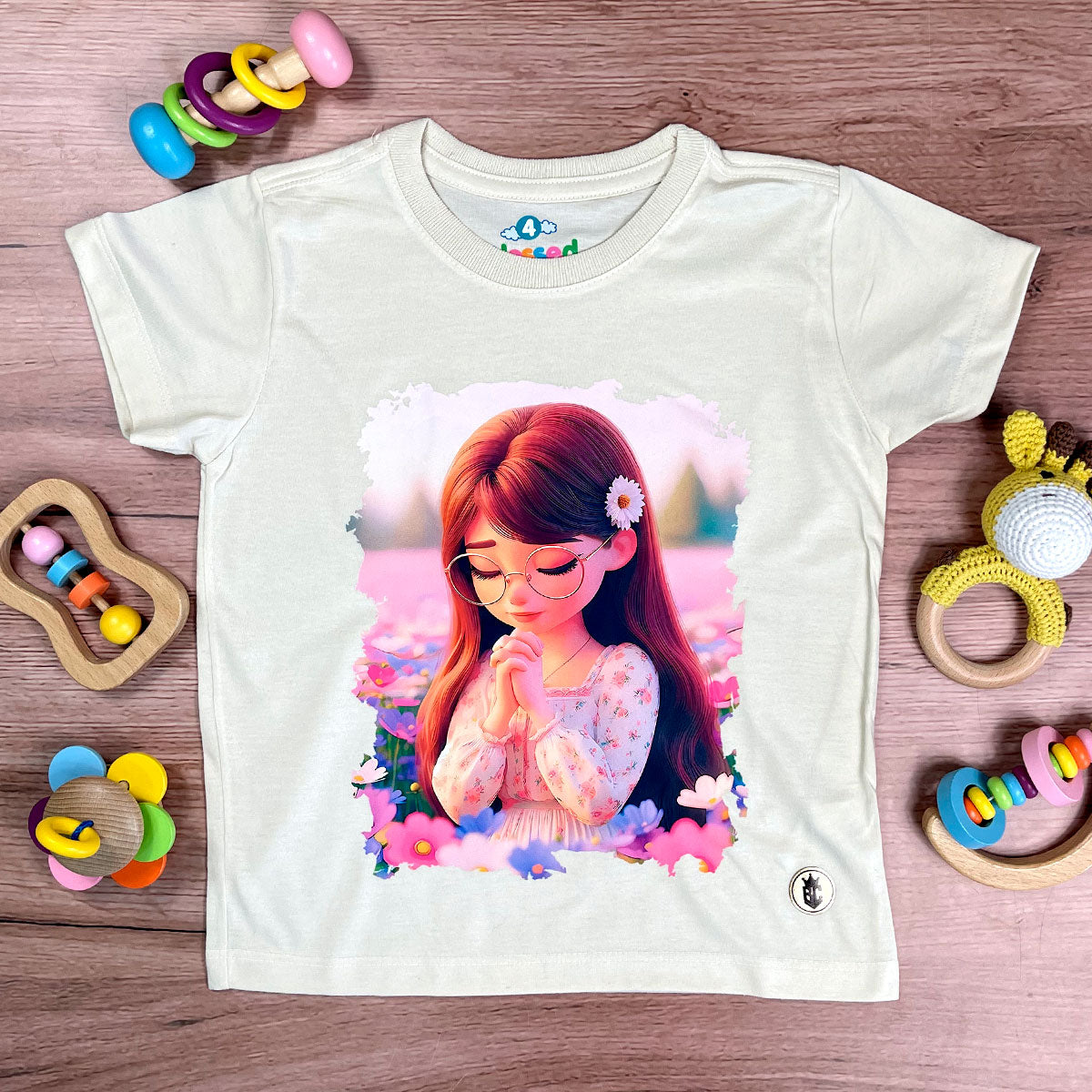 T-Shirt Infantil Off White Garota Flor Orando