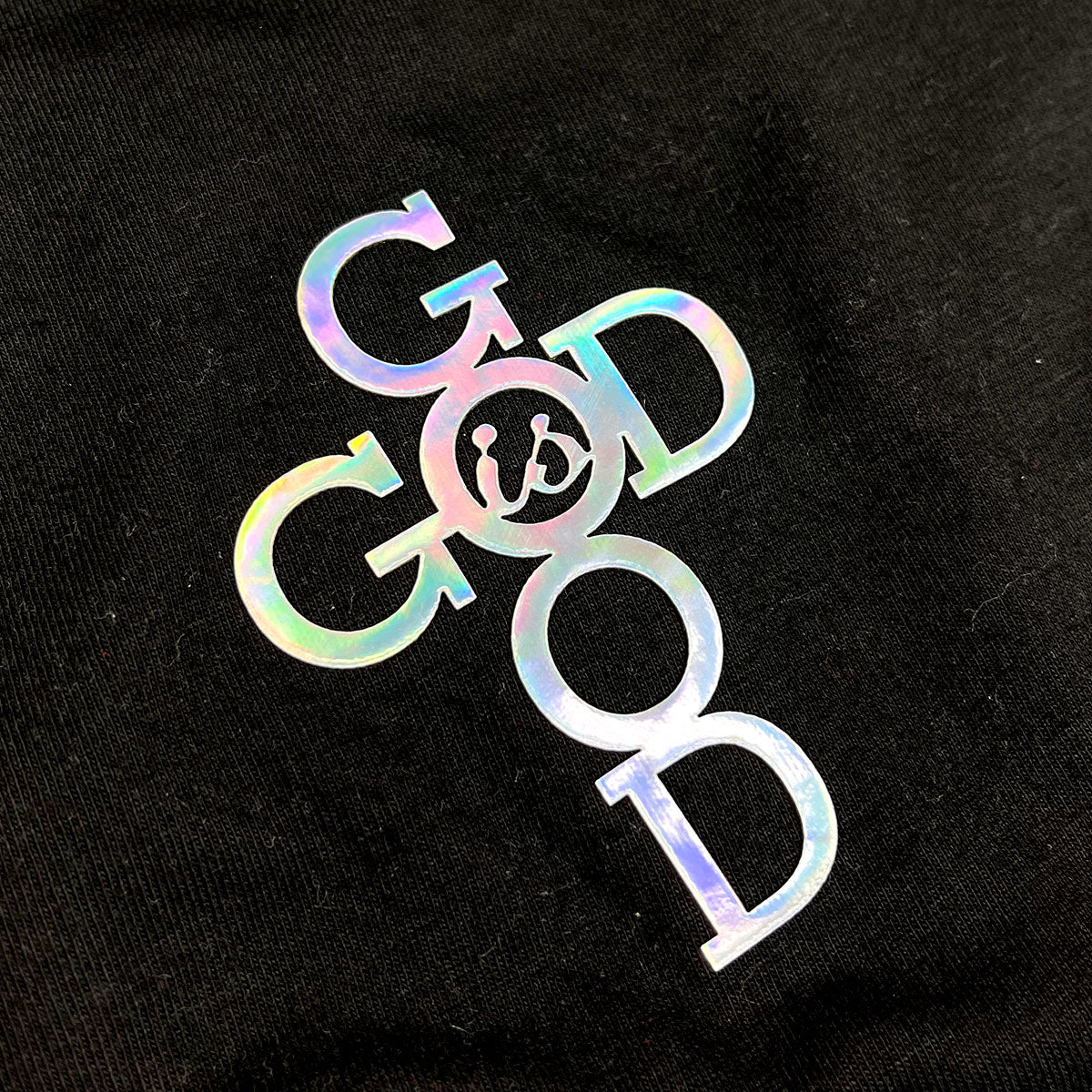 Camiseta Masculina Preta God Is Good Detalhe