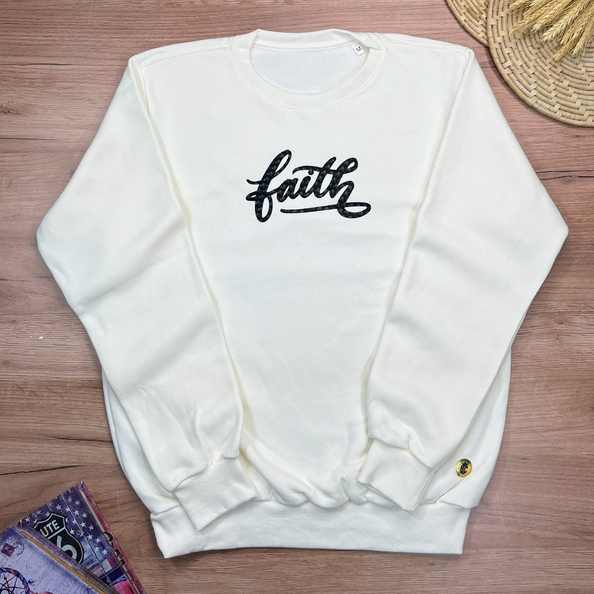 Moletom Off White Aplique Faith