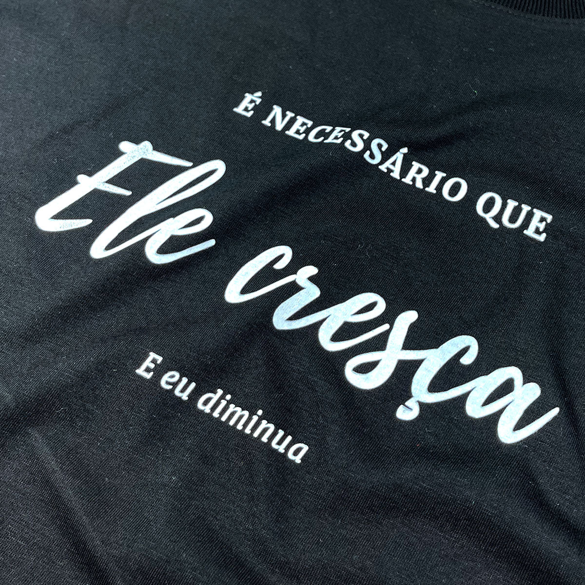 Camiseta Feminina Preta É Necessário Que Ele Cresça E Eu Diminua