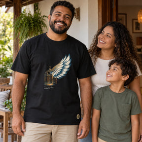 Camiseta Masculina Preta Cristo me fez livre