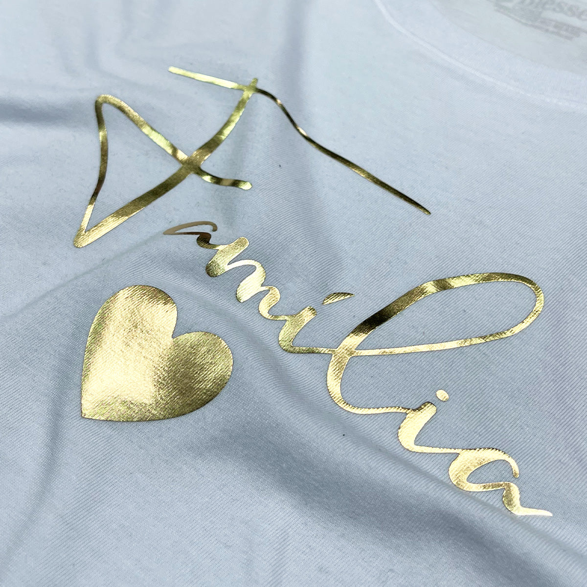 Camiseta Feminina Branca Família Coração Dourado