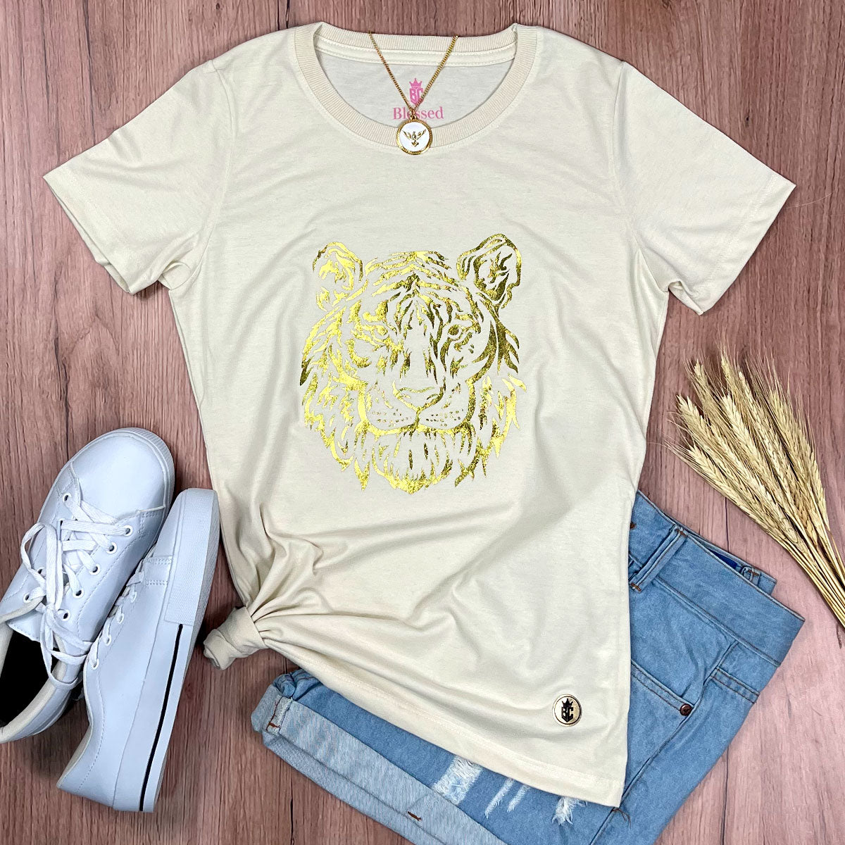 Camiseta Feminina Off White Leoa Dourada