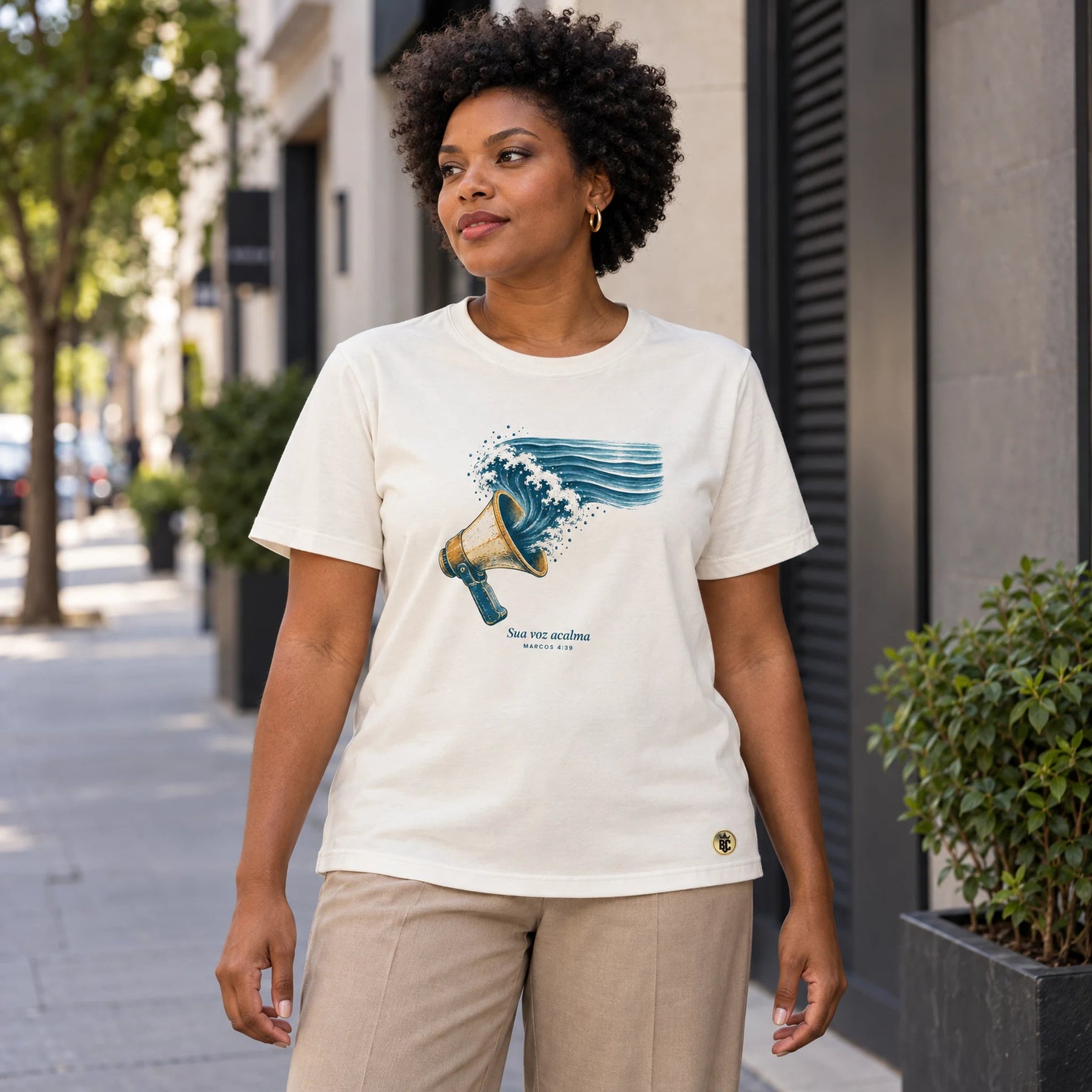 Camiseta Feminina Off White Sua voz acalma