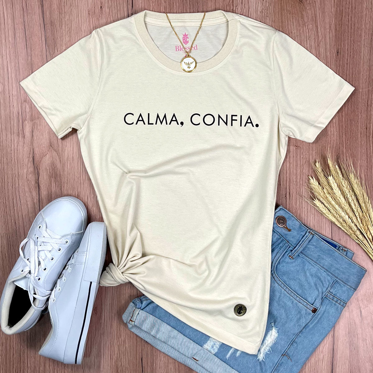 Camiseta Feminina Off White Calma, Confia.