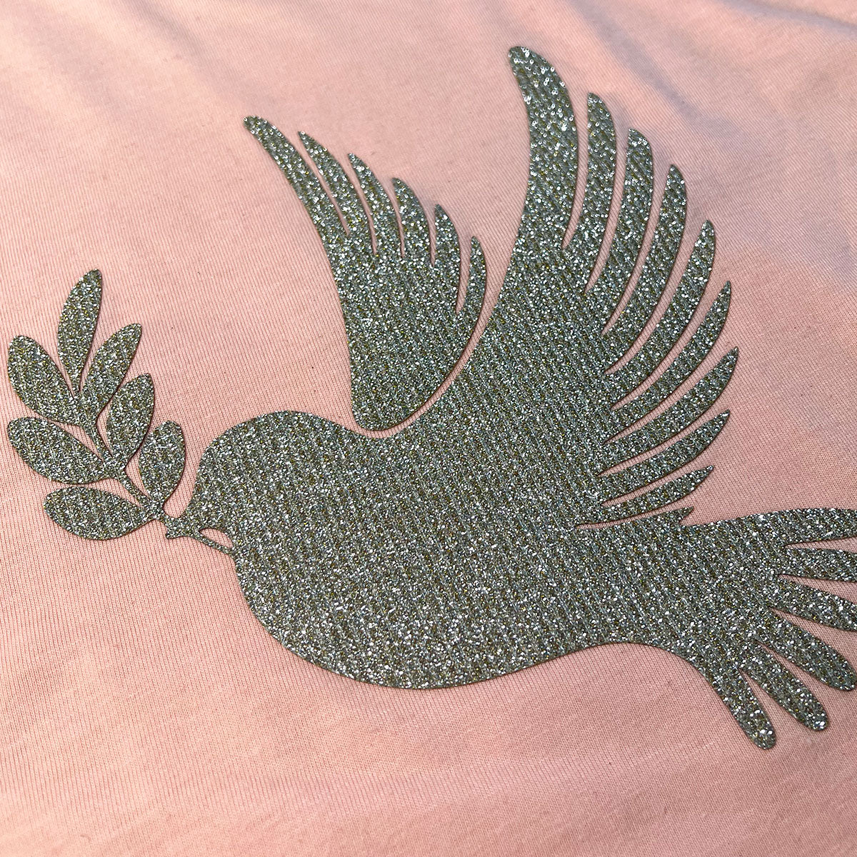 Camiseta Feminina Salmão Pomba da Paz
