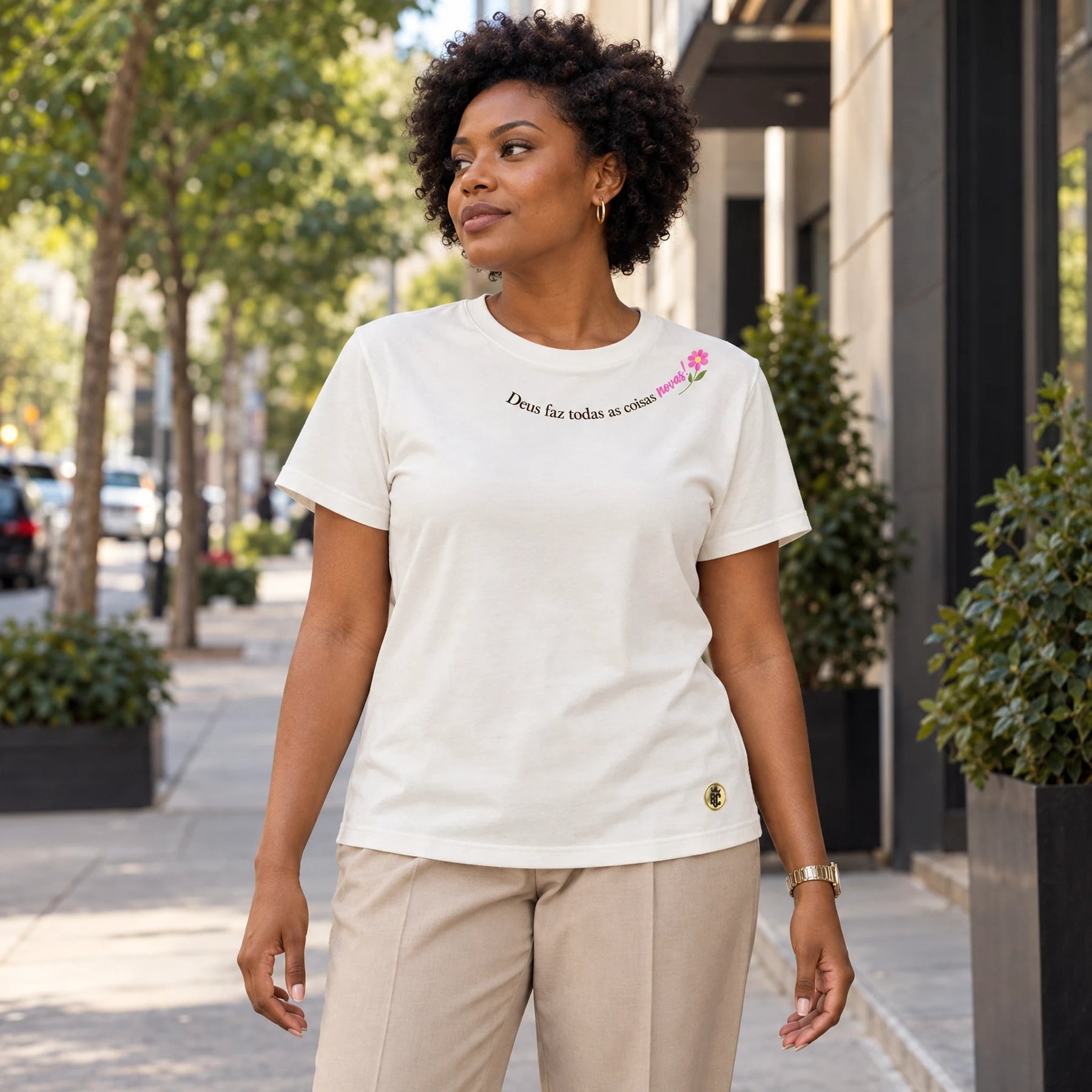 Camiseta Feminina Off White Deus Faz Todas as Coisas Novas!