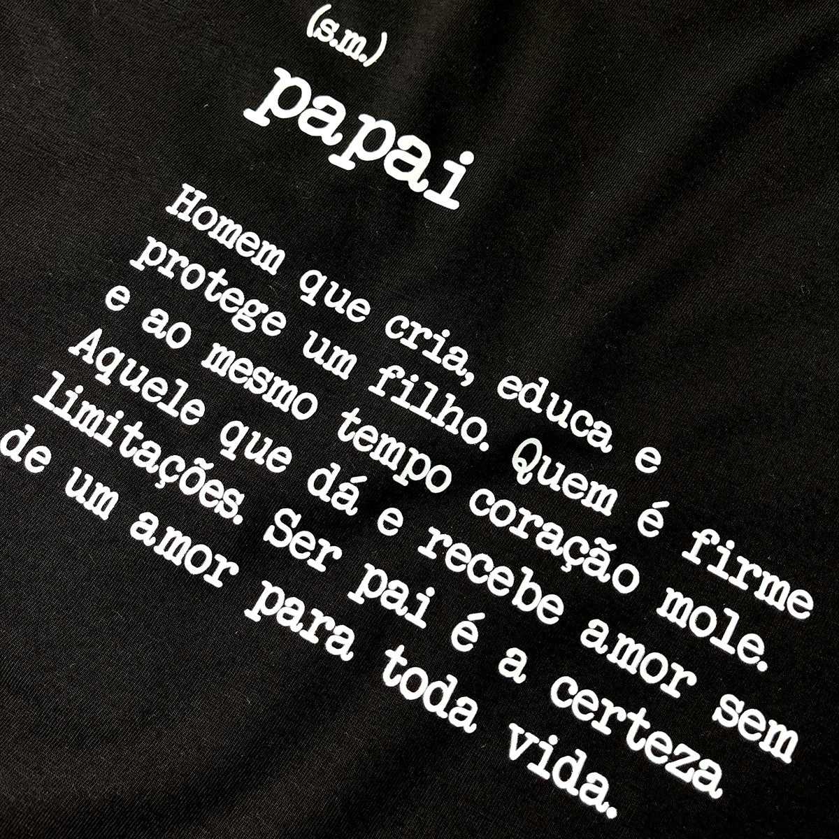 Camiseta Masculina Preta Papai Homem que Cria, Educa e Protege