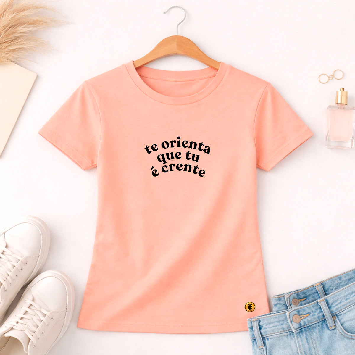 Camiseta Feminina Salmão Te Orienta Que tu é Crente