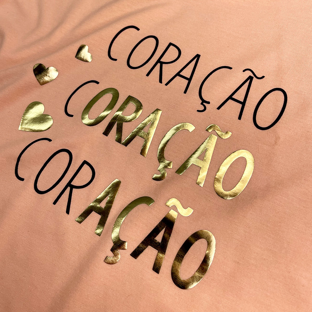 Camiseta Feminina Salmão Coração Oração Ação Dourado