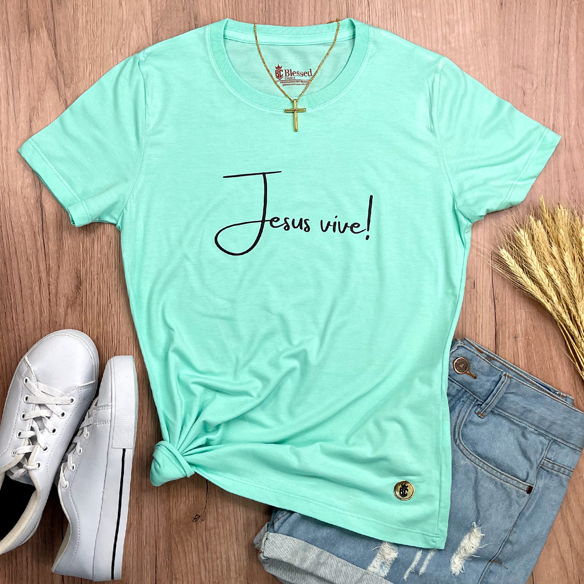 Camiseta Feminina Verde Menta Jesus Vive!