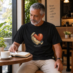Camiseta Masculina Preta Um novo coração