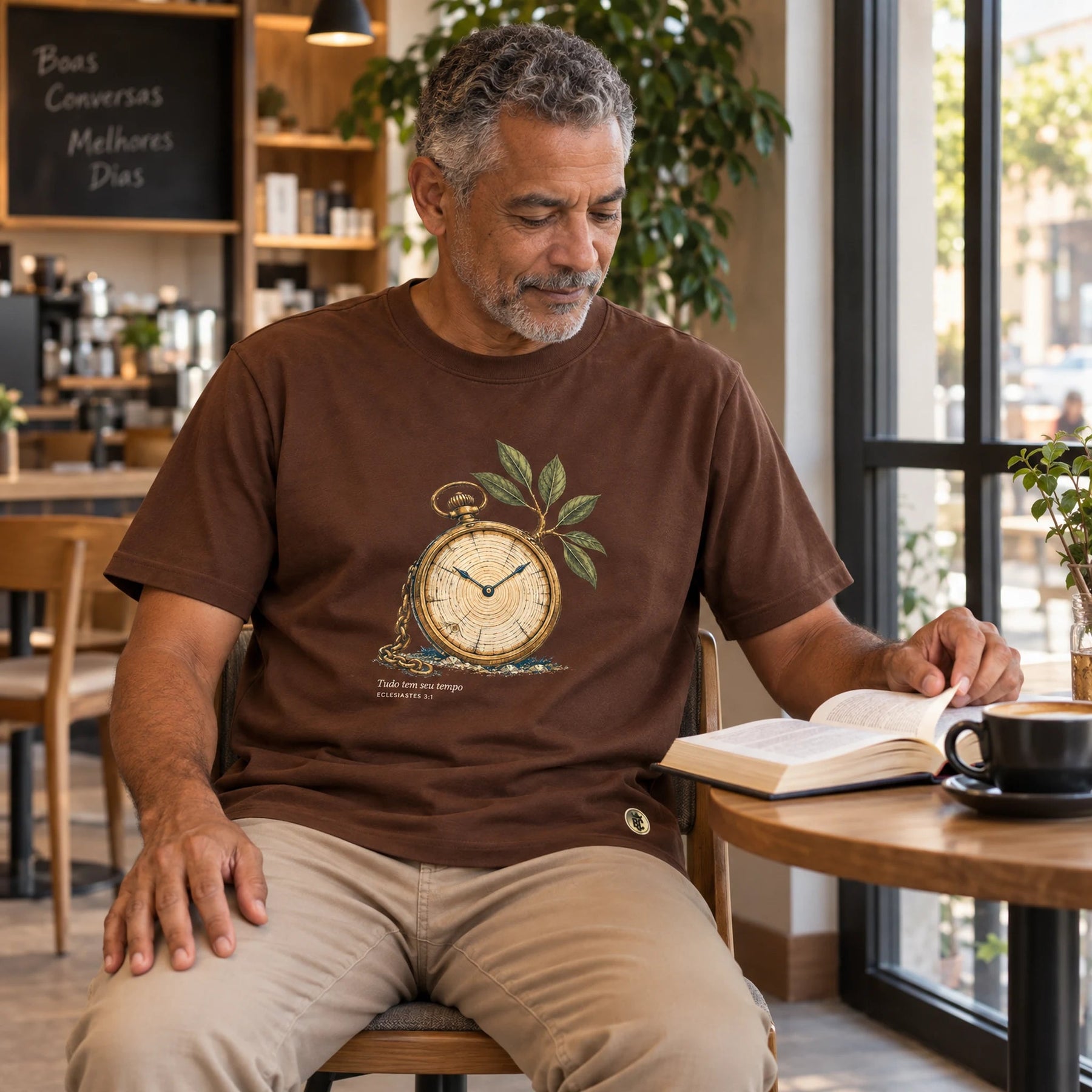 Camiseta Masculina Marrom Tudo tem seu tempo