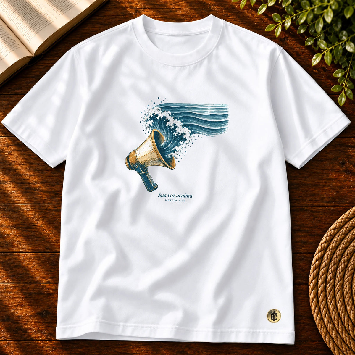 Camiseta Masculina Branca Sua voz acalma