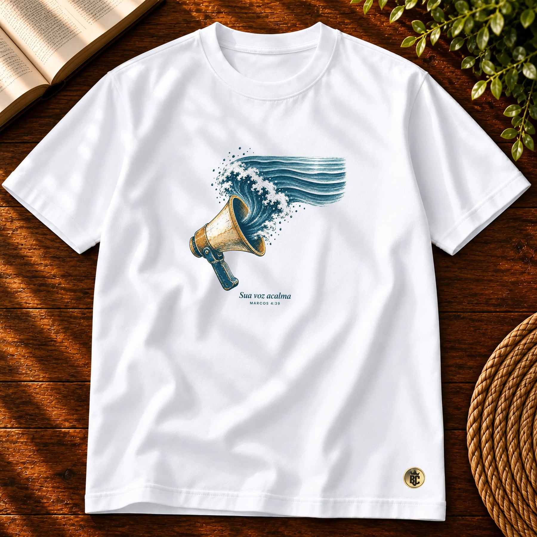 Camiseta Masculina Branca Sua voz acalma