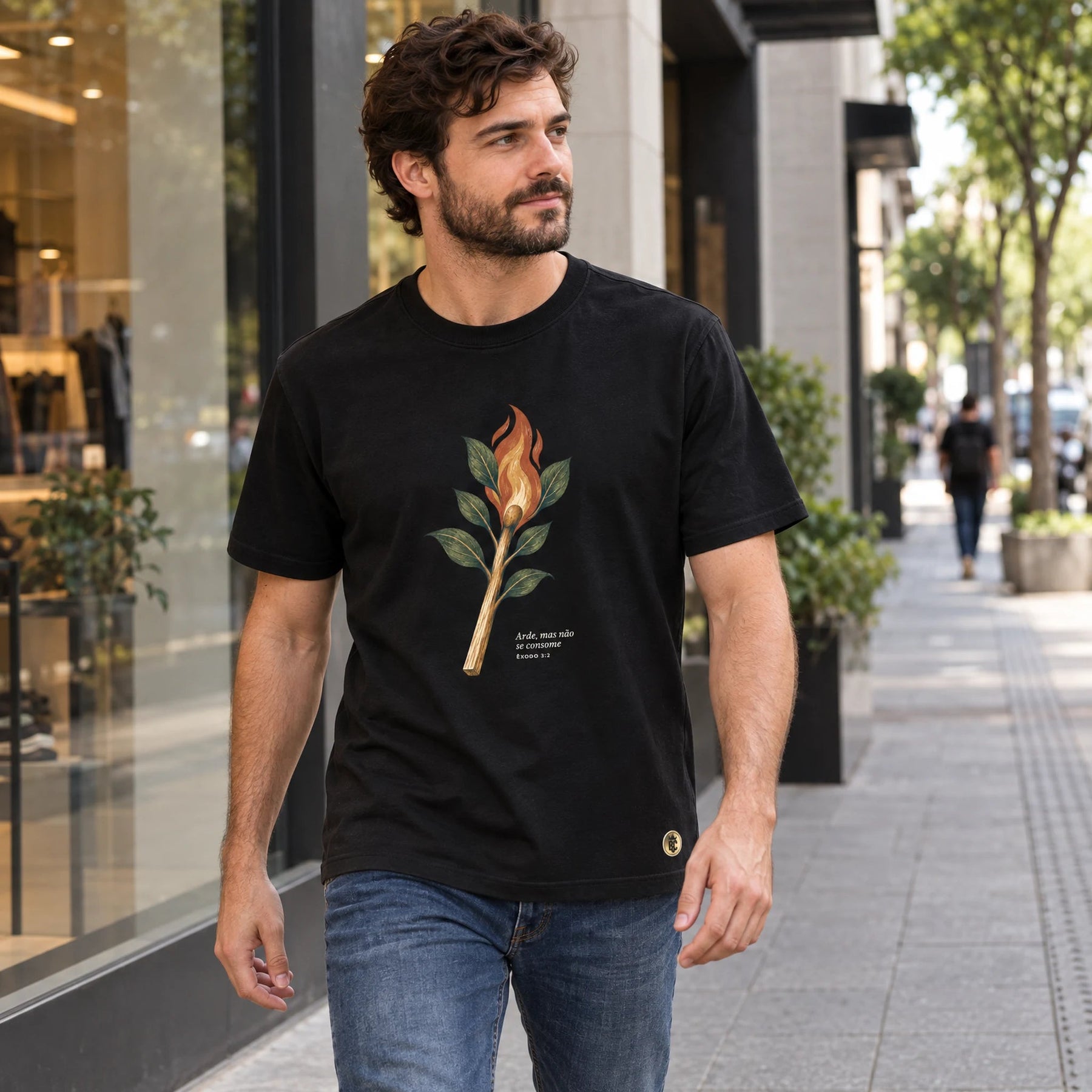 Camiseta Masculina Preta Arde, mas não se consome