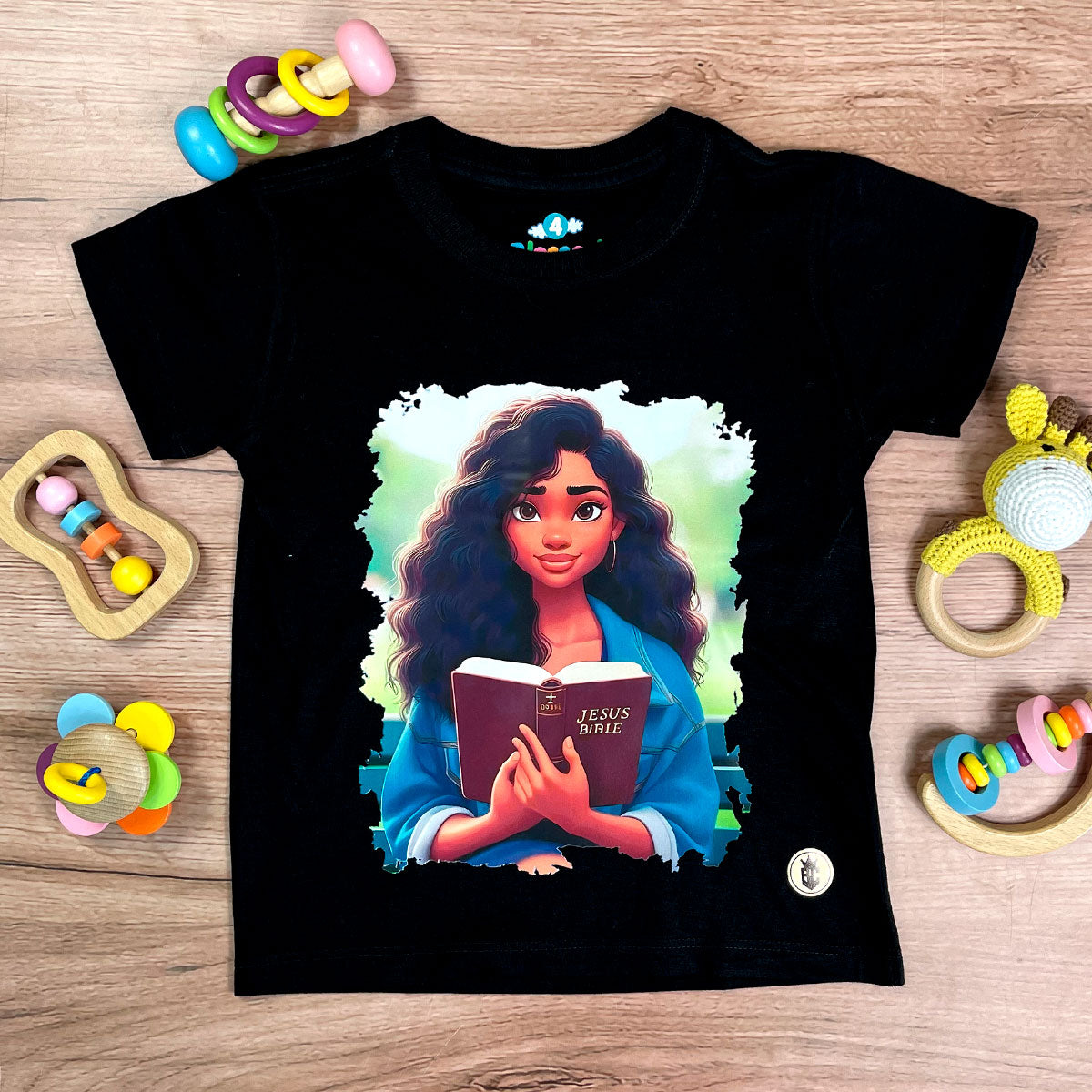 T-Shirt Infantil Preta Garota Bíblia Vinho
