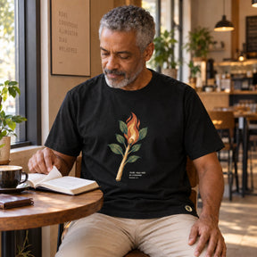 Camiseta Masculina Preta Arde, mas não se consome