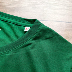 Camiseta Feminina Verde Jesus Nasceu Dourado