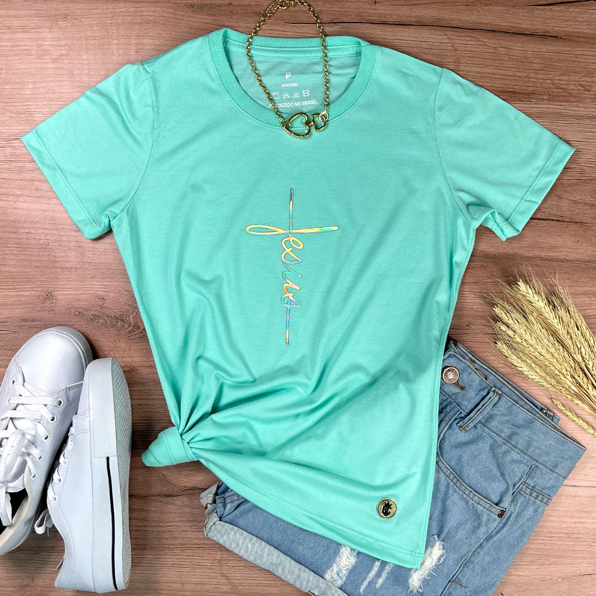 Camiseta Feminina Verde Menta Aplique Cruz Jesus