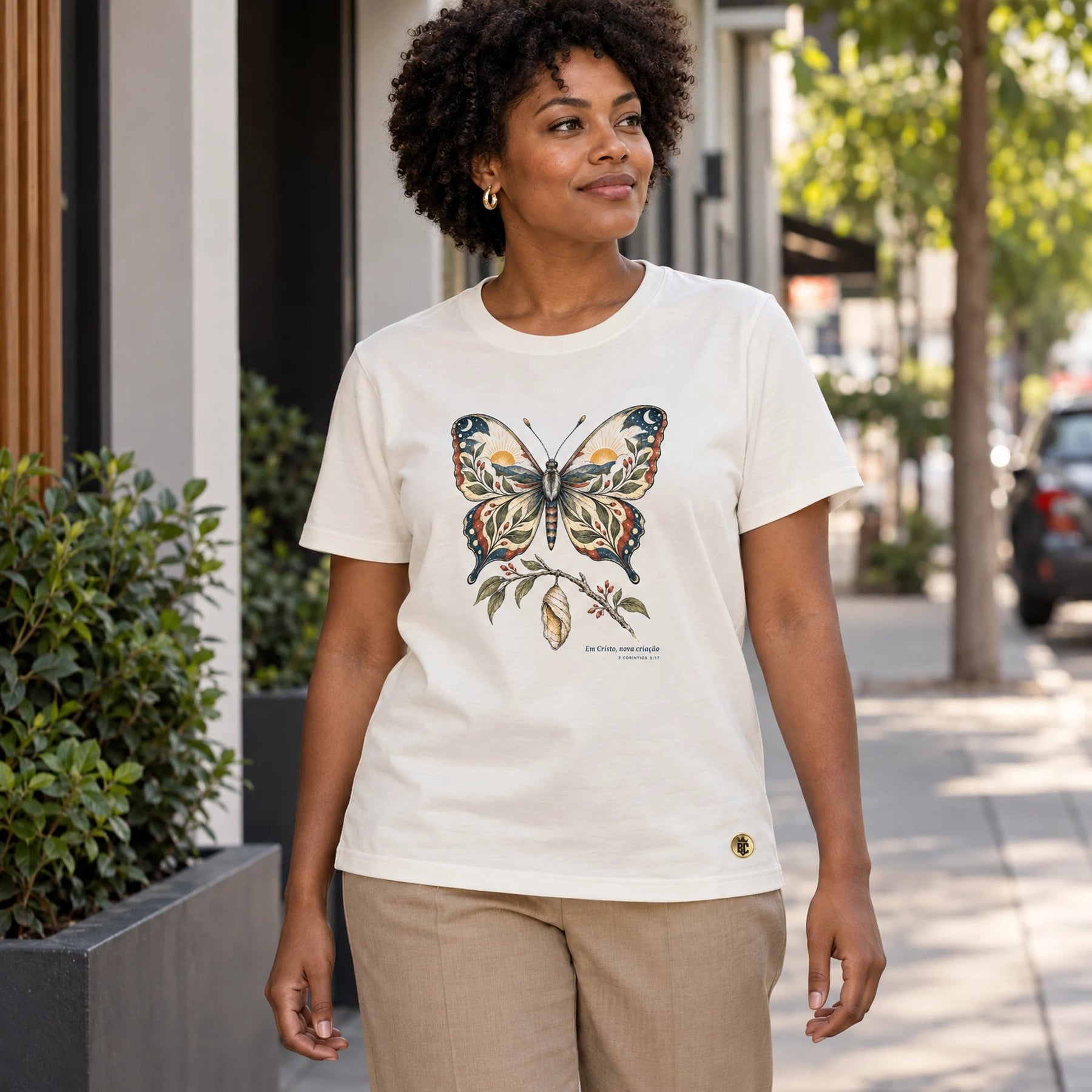 Camiseta Feminina Off White Em Cristo, nova criação