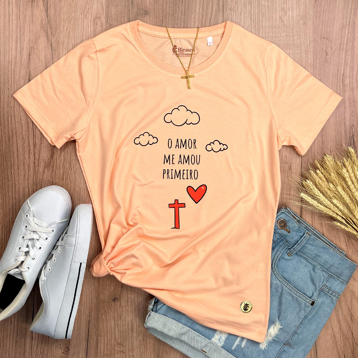 Camiseta Feminina Salmão Desenho O Amor Me Amou