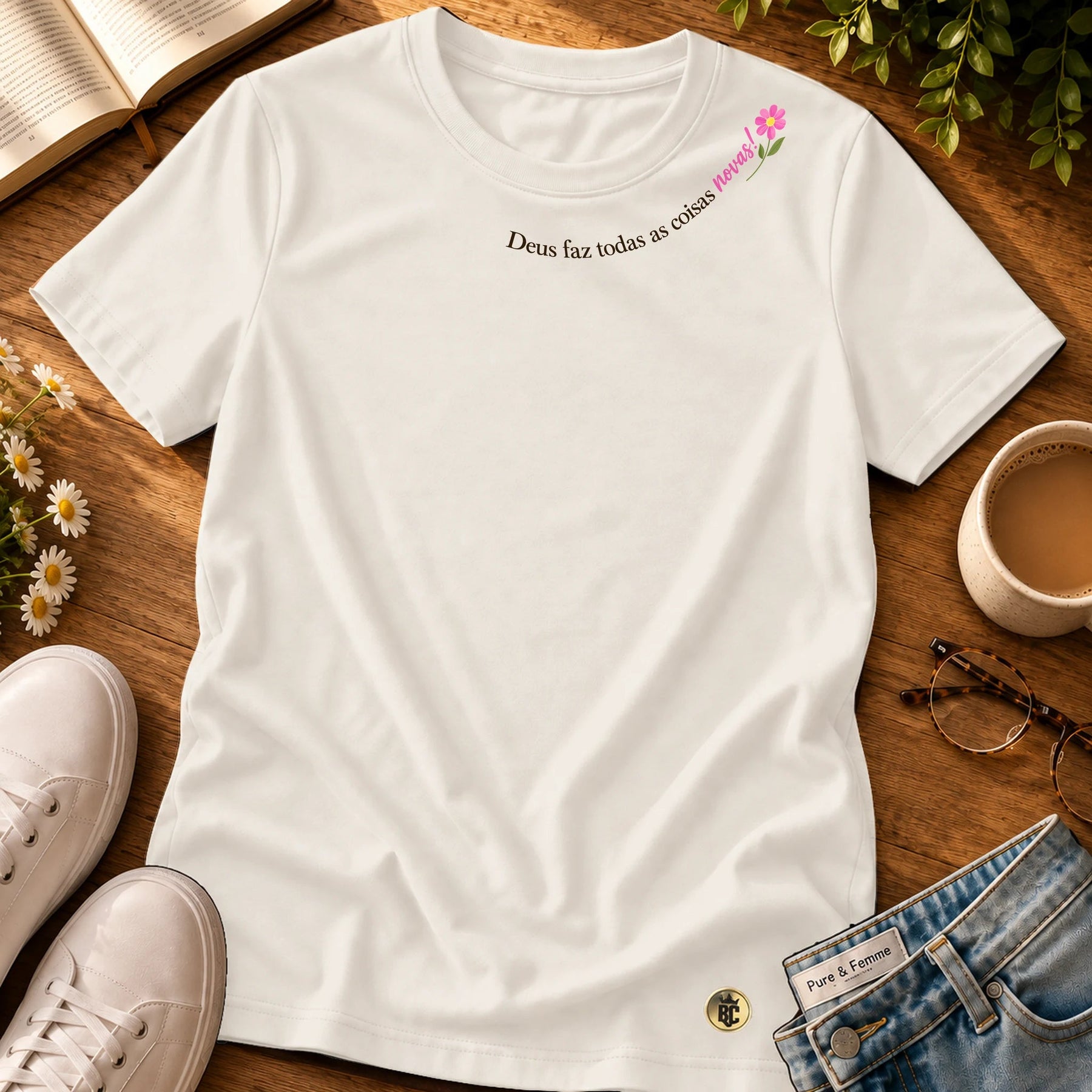 Camiseta Feminina Off White Deus Faz Todas as Coisas Novas!