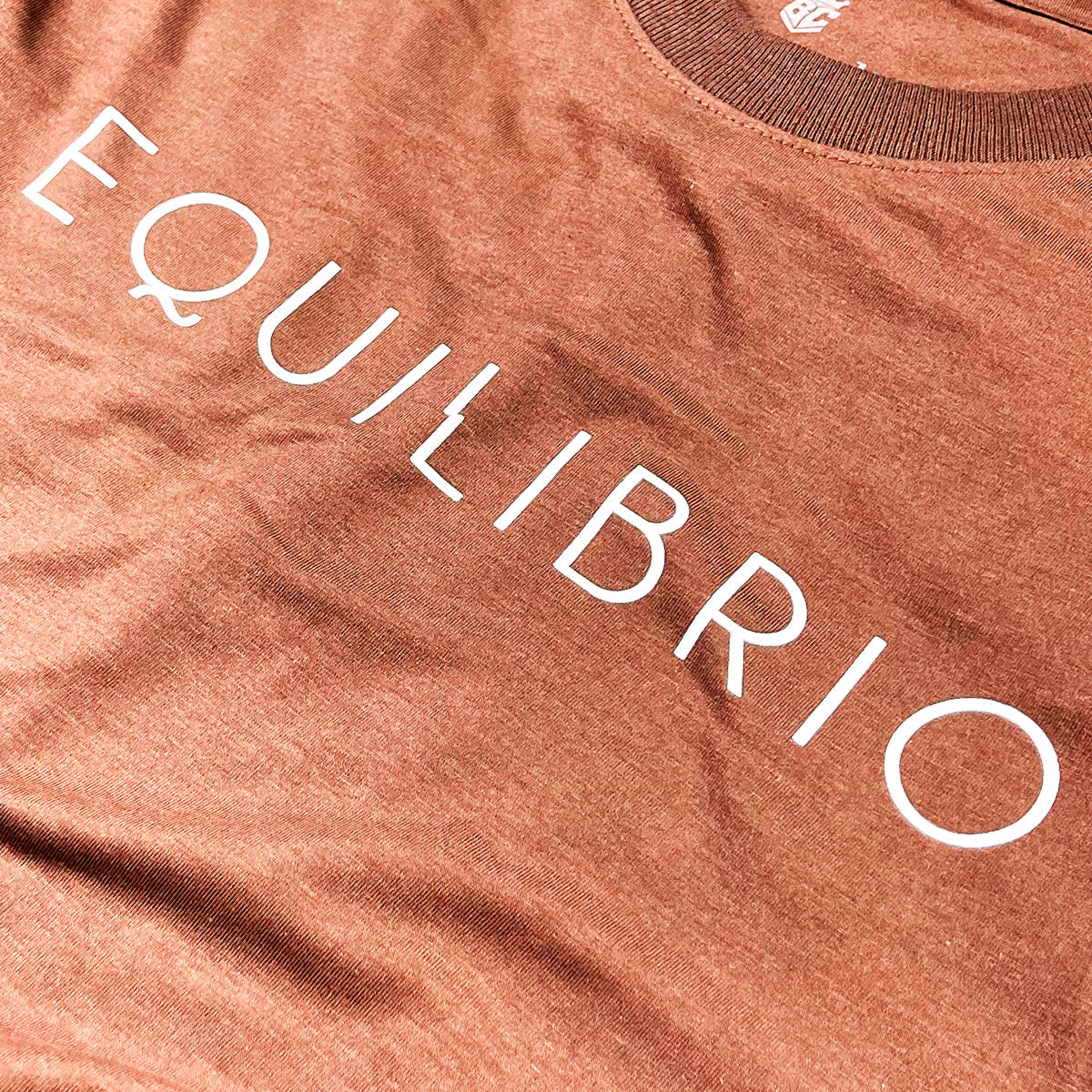 Camiseta Masculina Marrom Equilibrio