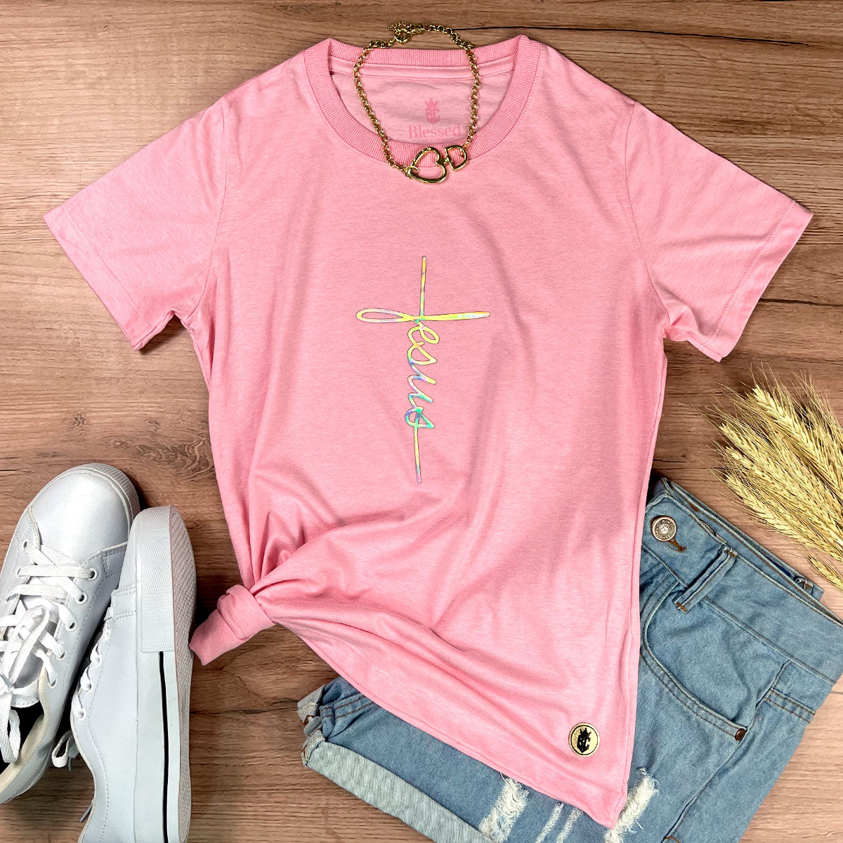 Camiseta Feminina Rosa Aplique Cruz Jesus