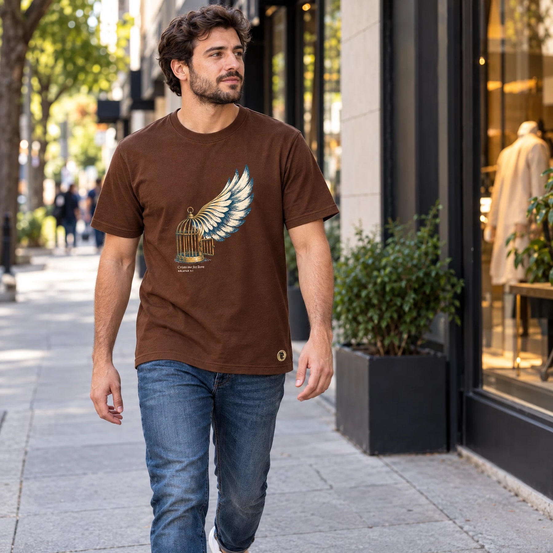 Camiseta Masculina Marrom Cristo me fez livre