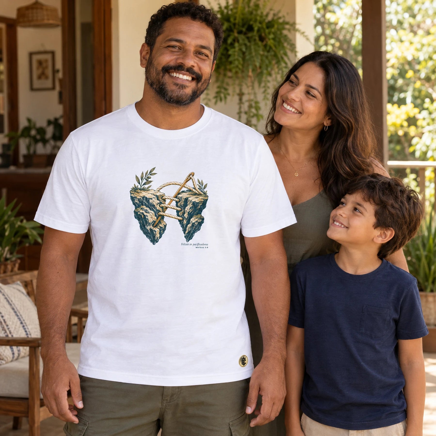 Camiseta Masculina Branca Felizes os pacificadores