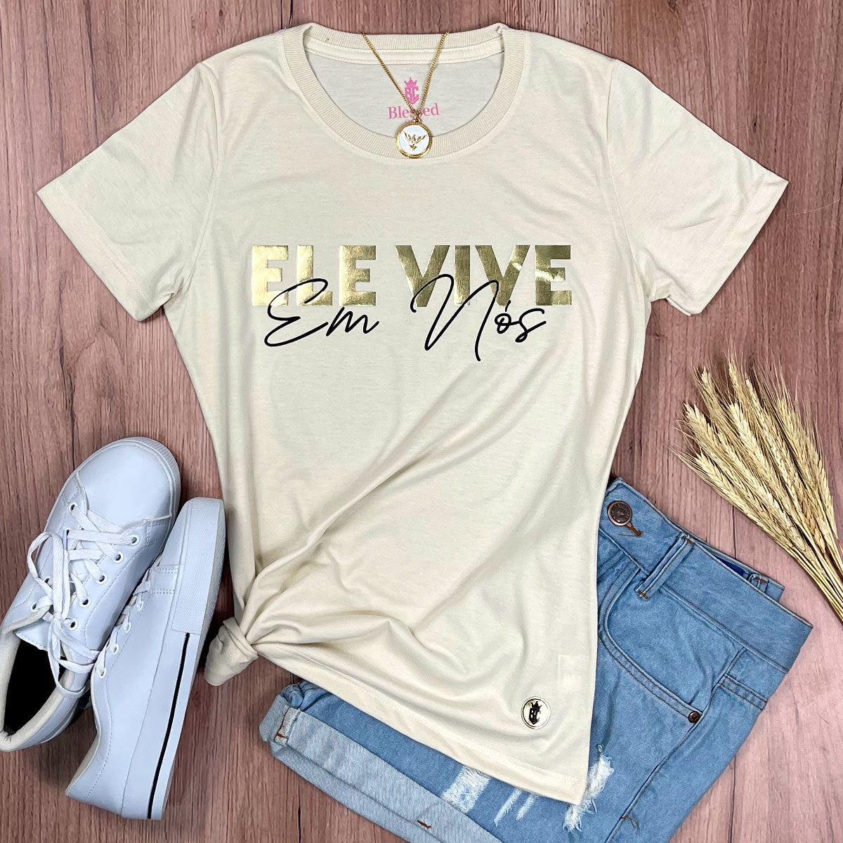 Camiseta Feminina Off White Ele Vive Em Nós