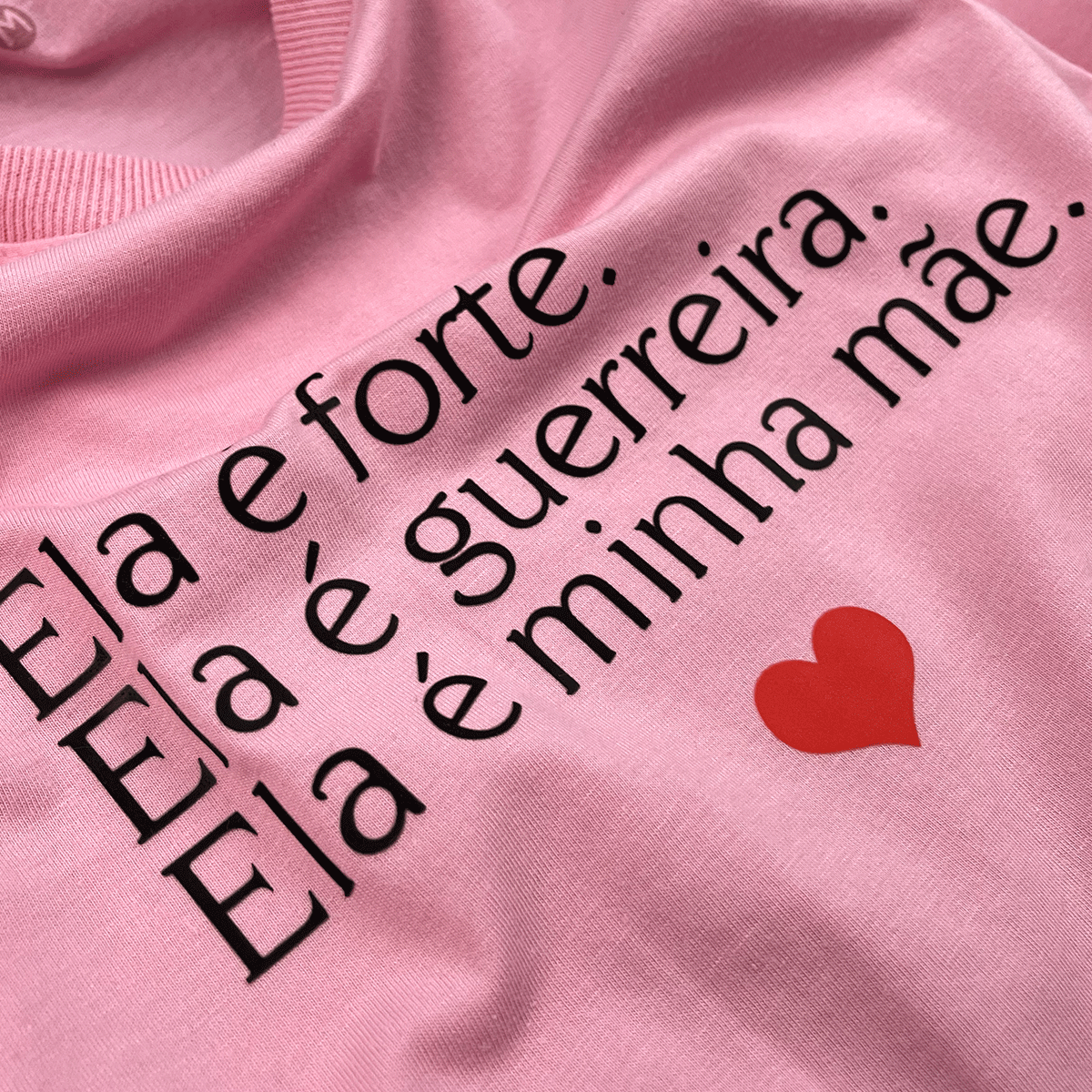 Camiseta Feminina Rosa Ela é Forte