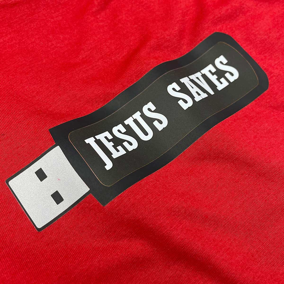 T-Shirt Infantil Vermelha Pen Drive Jesus Saves