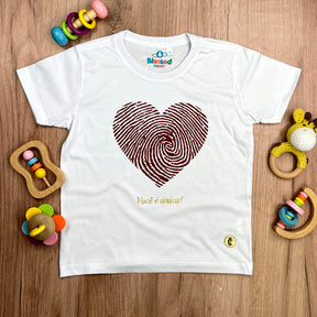 T-Shirt Infantil Branca Coração Digital Você É Única