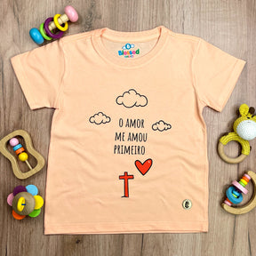 T-Shirt Infantil Salmão Desenho O Amor Me Amou