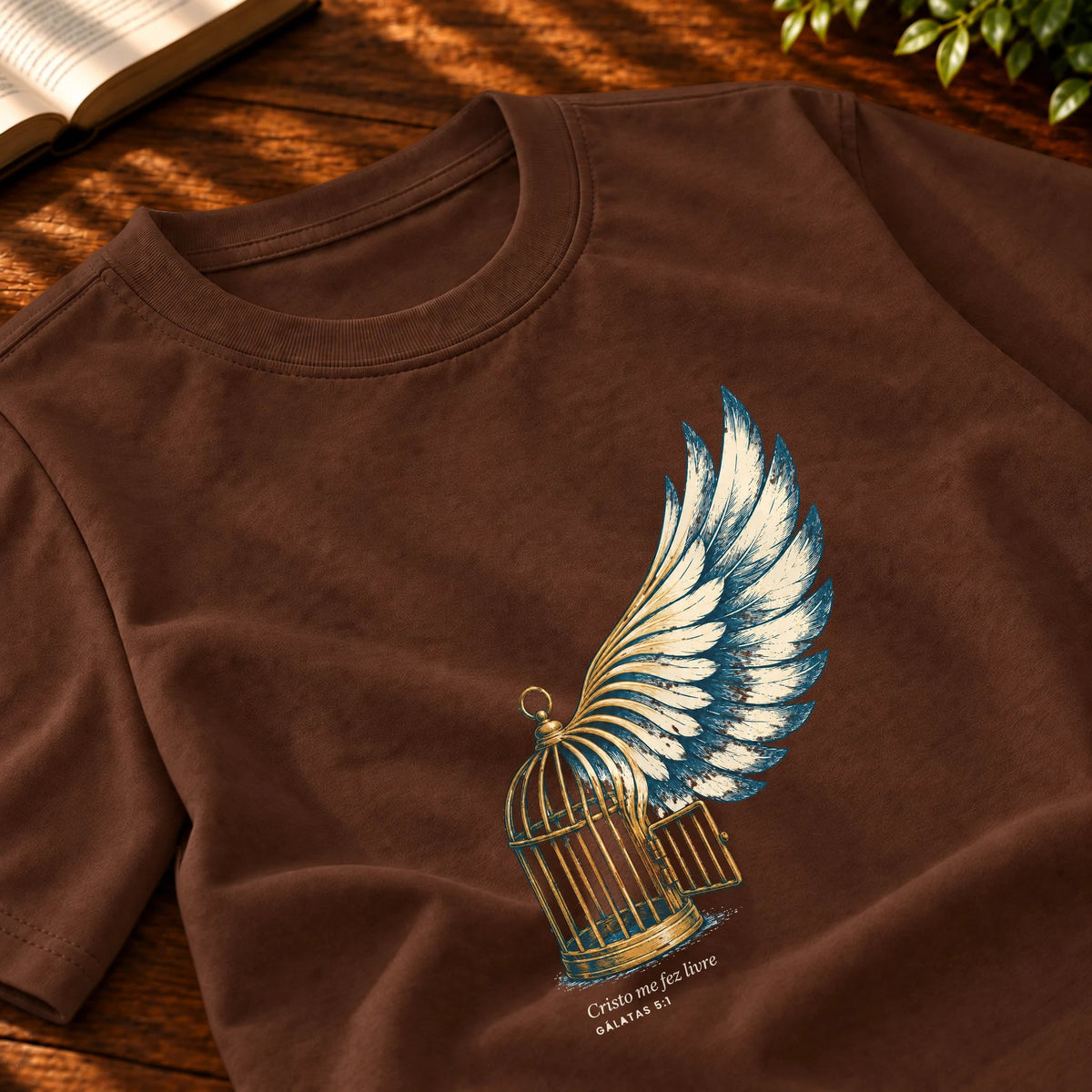Camiseta Masculina Marrom Cristo me fez livre
