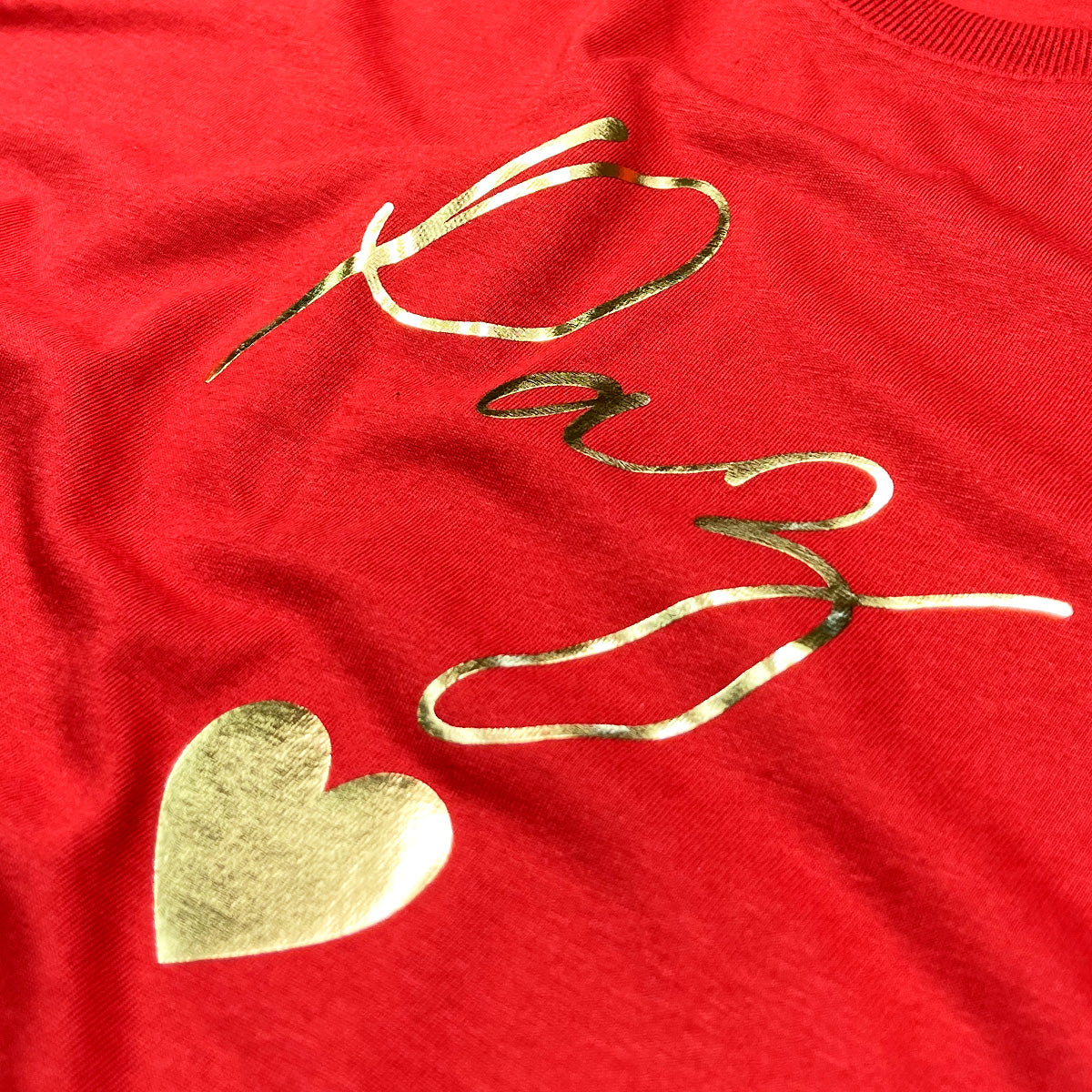 T-Shirt Infantil Vermelha Paz Coração Dourado