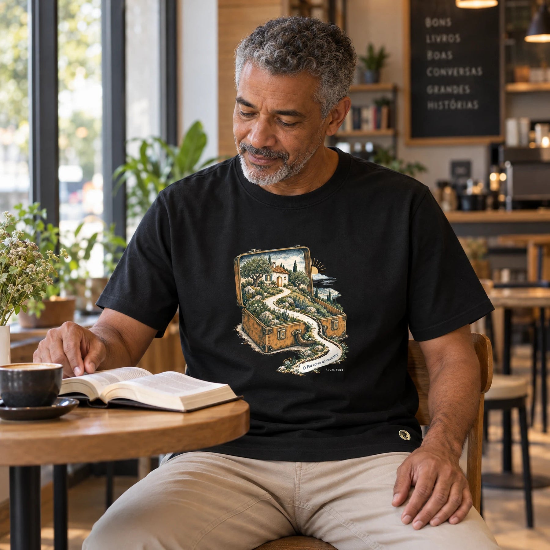 Camiseta Masculina Preta O Pai corre ao encontro