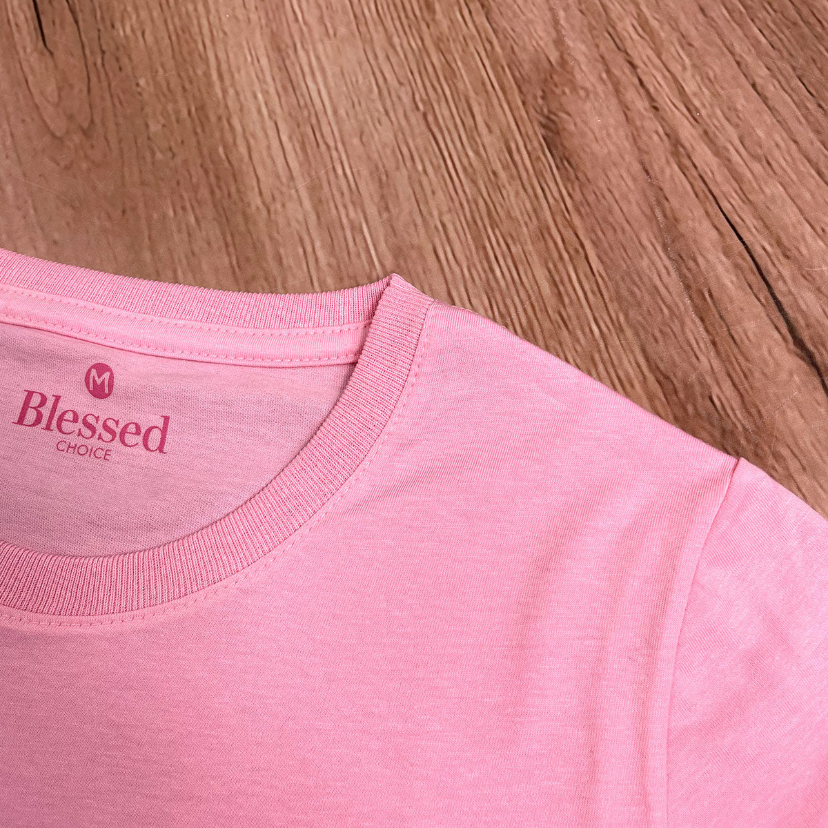 Camiseta Feminina Rosa A Tua Graça Me Basta  Aplique