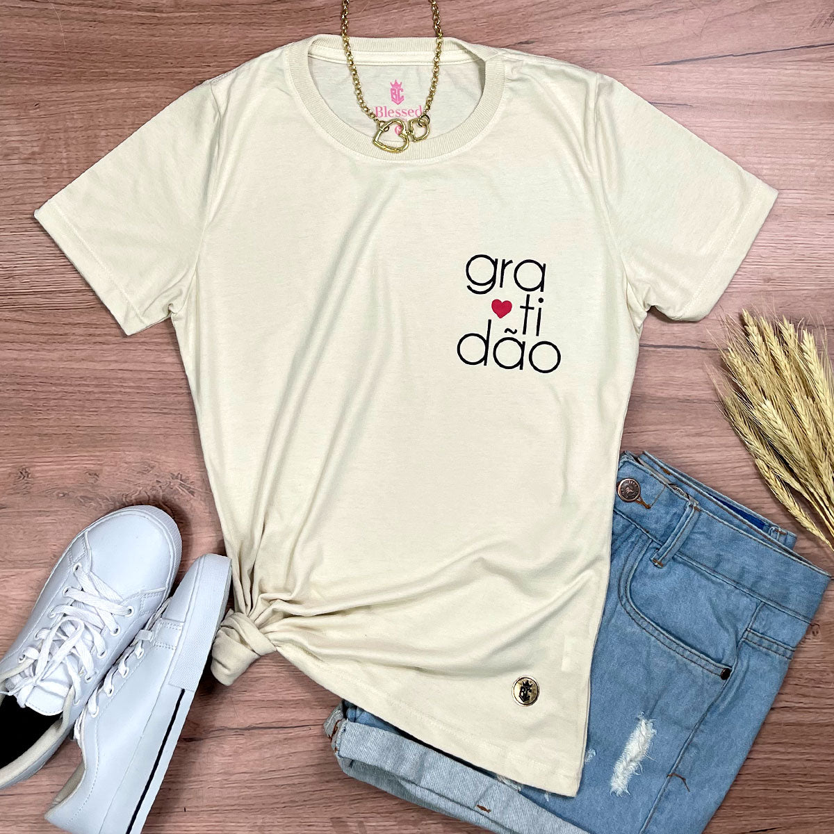 Camiseta Feminina Off White Gratidão Coração