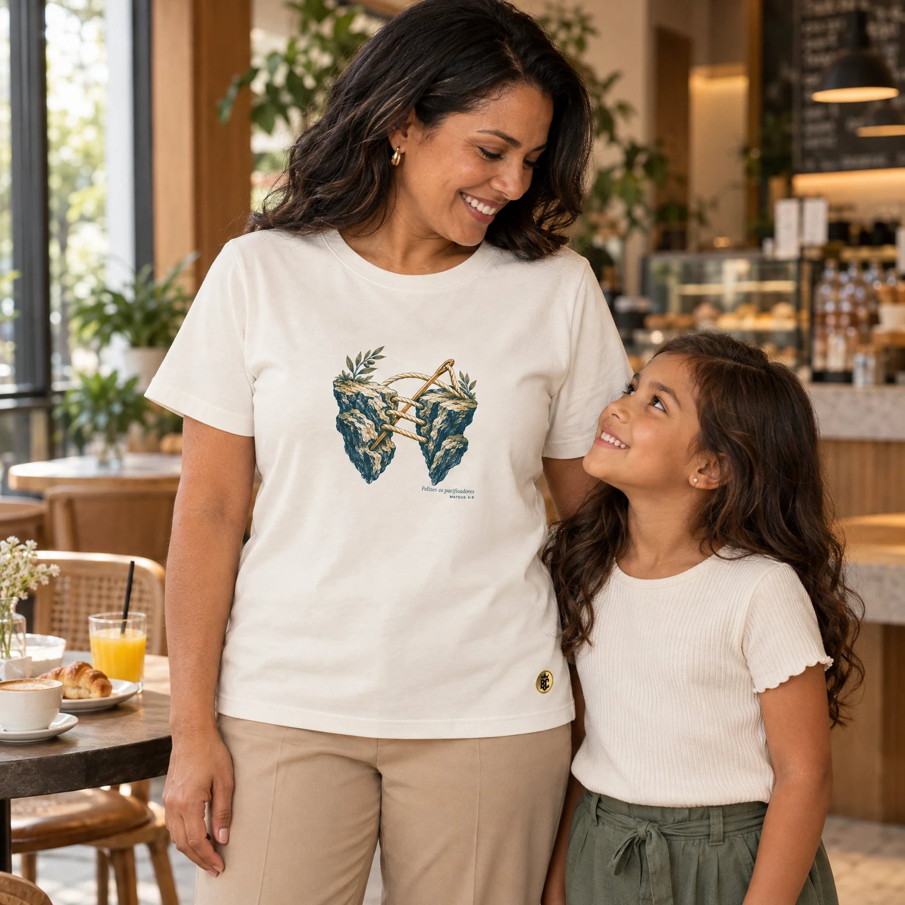 Camiseta Feminina Off White Felizes os pacificadores