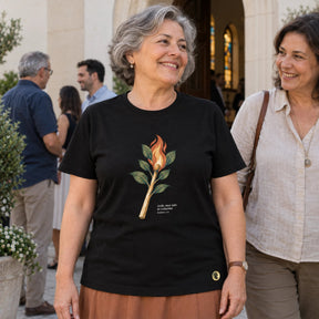 Camiseta Feminina Preta Arde, mas não se consome
