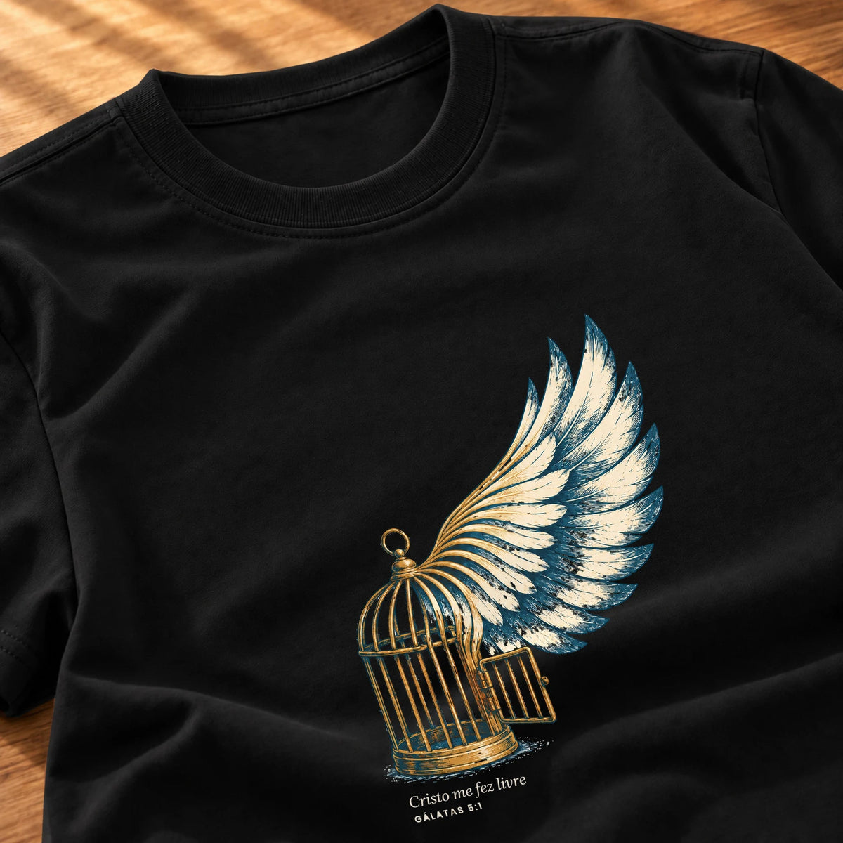 Camiseta Feminina Preta Cristo me fez livre
