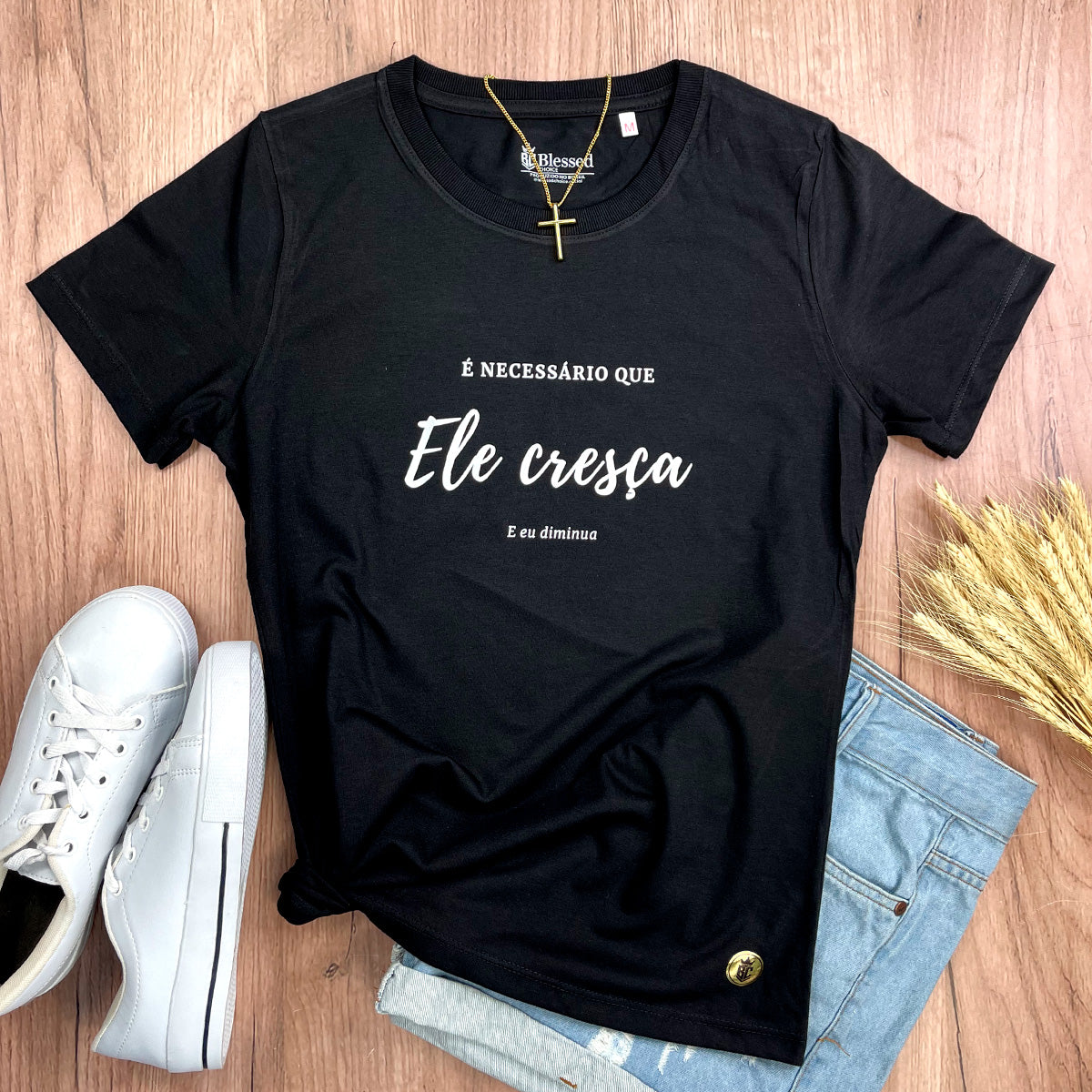 Camiseta Feminina Preta É Necessário Que Ele Cresça E Eu Diminua