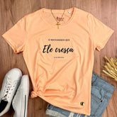 Camiseta Feminina Salmão É Necessário Que Ele Cresça E Eu Diminua