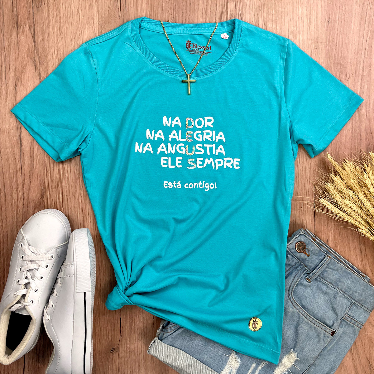 Camiseta Feminina Turquesa Na Dor Na Alegria Na Angustia Ele Sempre Está Contigo