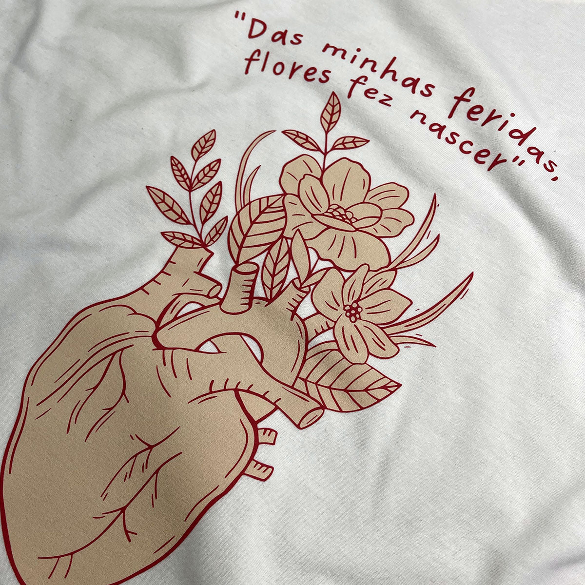 Camiseta Feminina  Off White Das Minhas Feridas Flores Fez Nascer