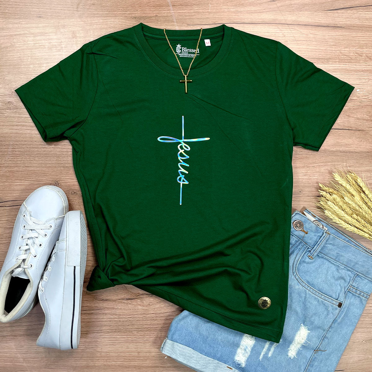 Camiseta Feminina Verde Aplique Cruz Jesus