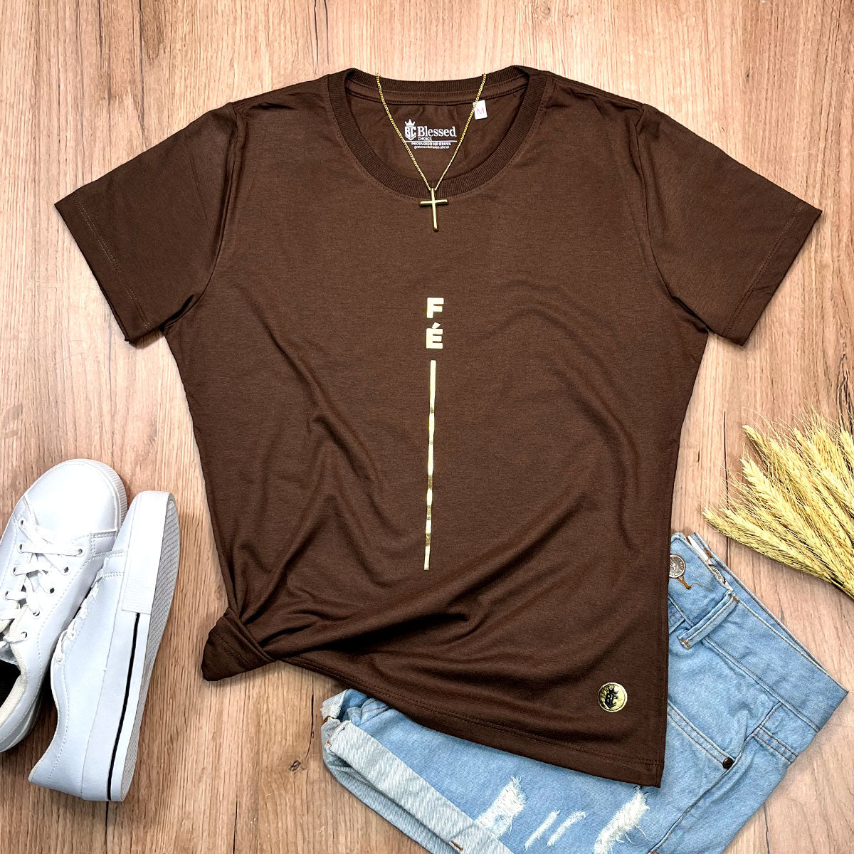 Camiseta Feminina Marrom Fé Listra Dourado